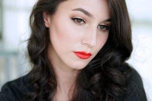 Old Hollywood Inspired Christmas Makeup Tutorial